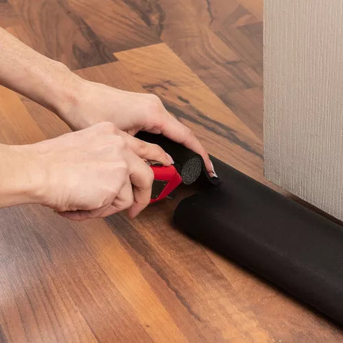 2X1 Sellador Aislador para Puerta: Instálalo en segundos y mejora el cierre de tu puerta.